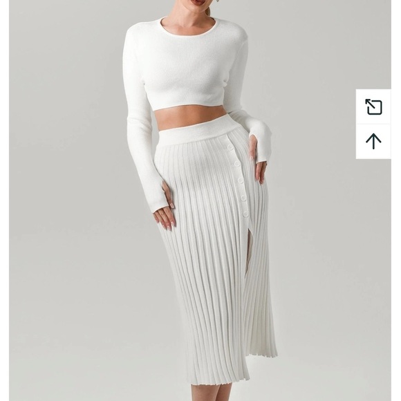 HIGH SLIT LONG SLEEVE PLEATED KNIT SWEATER AND SKIRT MATCHING SET - MILKY WHITE. - Picture 11 of 16